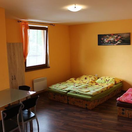 Marine Zavlahy Appartement Hrdejovice Buitenkant foto