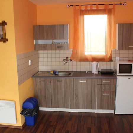 Marine Zavlahy Appartement Hrdejovice Buitenkant foto