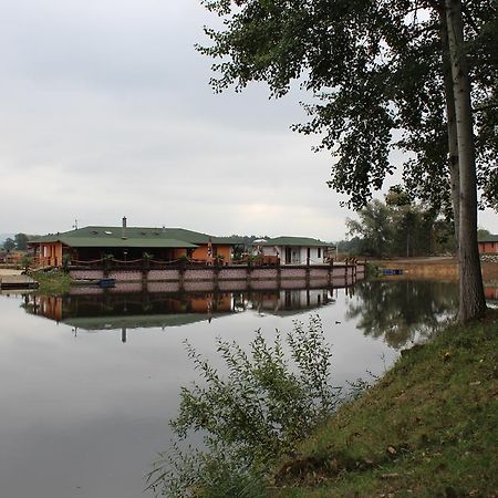 Marine Zavlahy Appartement Hrdejovice Buitenkant foto