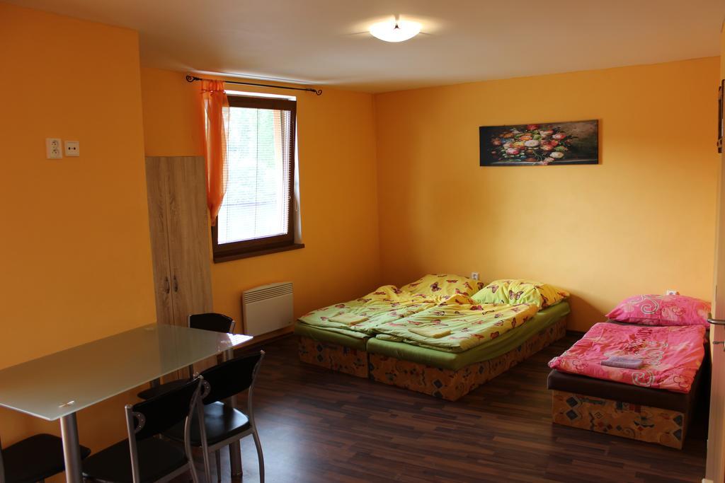 Marine Zavlahy Appartement Hrdejovice Buitenkant foto