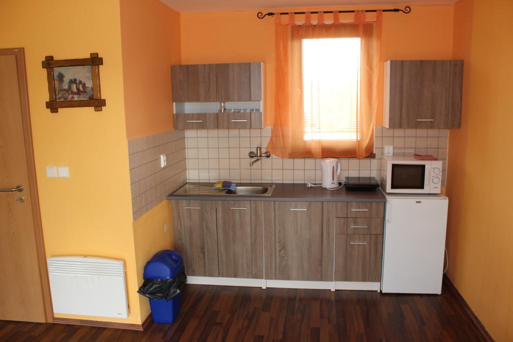 Marine Zavlahy Appartement Hrdejovice Buitenkant foto